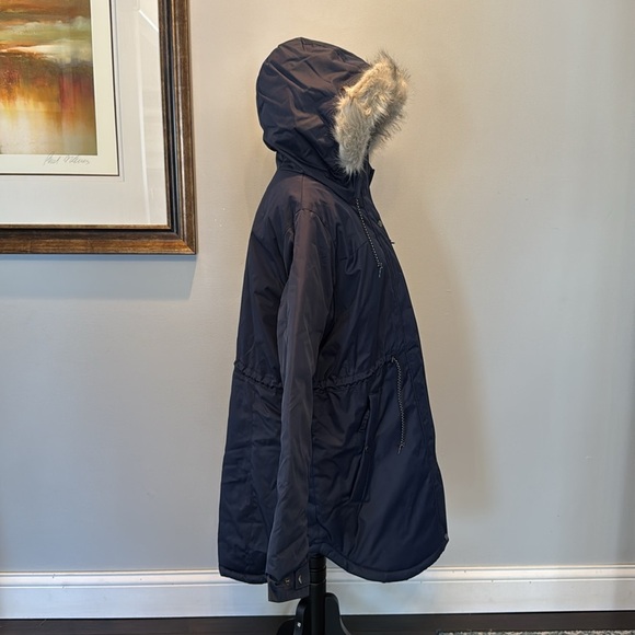 Columbia Women's Navy Parka with Faux Fur Hood - Picture 4 of 16